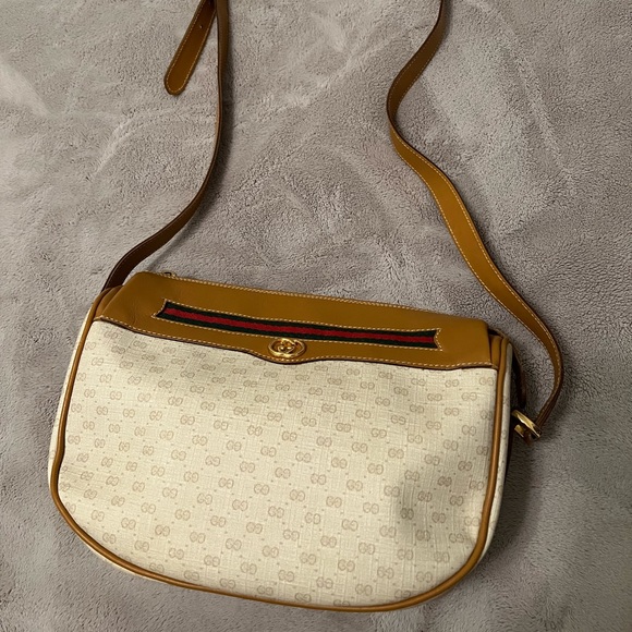 Gucci Sherry Line Shoulder Bag - Picture 3 of 17